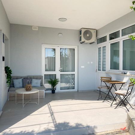 Modern Studio Overlooking Downtown Макарска Экстерьер фото