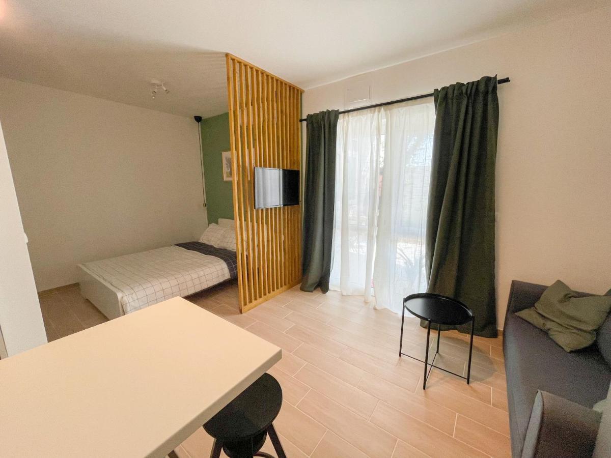 Modern Studio Overlooking Downtown Макарска Экстерьер фото