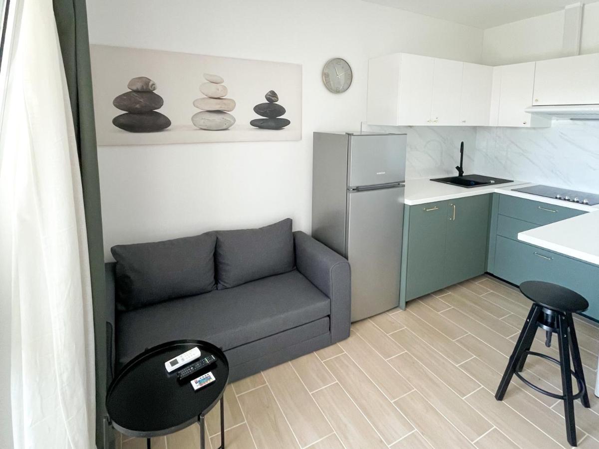 Modern Studio Overlooking Downtown Макарска Экстерьер фото